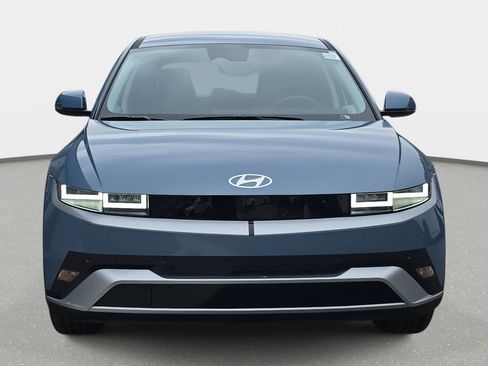 New 2026 Hyundai Ioniq 5 SE image 2