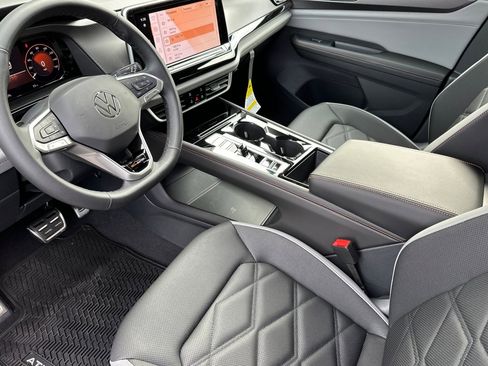 New 2025 Volkswagen Atlas Peak Edition SE image 9