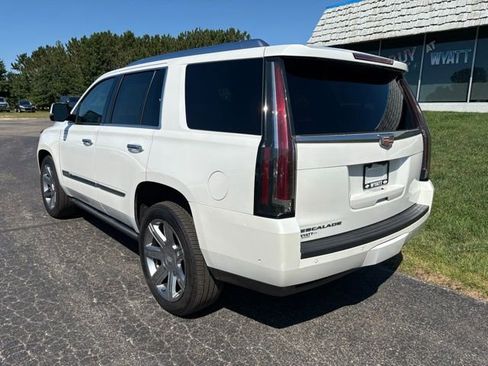 Used 2017 Cadillac Escalade Premium Luxury AWD/4WD image 9
