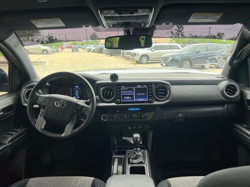 Used 2022 Toyota Tacoma TRD Off-Road image 20