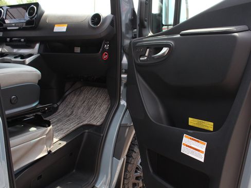 Used 2024 Mercedes-Benz Sprinter 3500 image 35