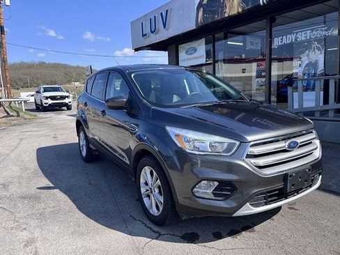 Used 2017 Ford Escape SE FWD image 1