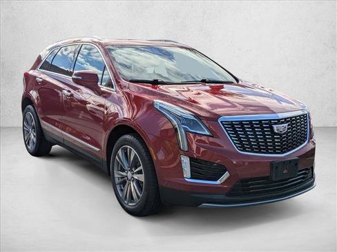 Used 2021 Cadillac XT5 Premium Luxury image 3