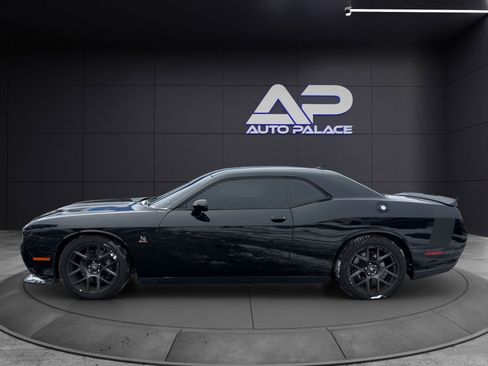 Used 2017 Dodge Challenger R/T Scat Pack w/ Leather Interior Group image 7