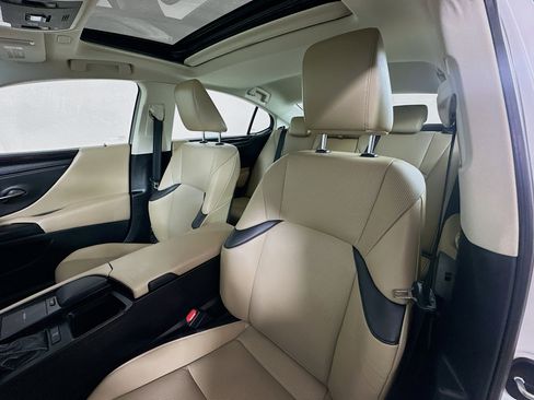 Used 2019 Lexus ES 350 w/ Premium Package FWD image 19