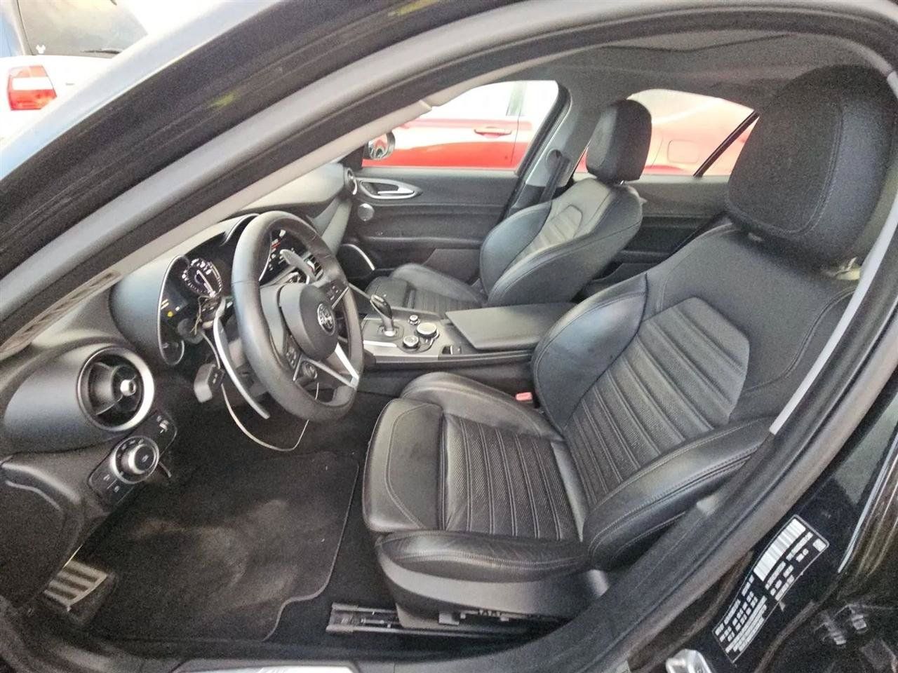 Used 2017 Alfa Romeo Giulia Ti w/ TI 19" Sport Package RWD image 7