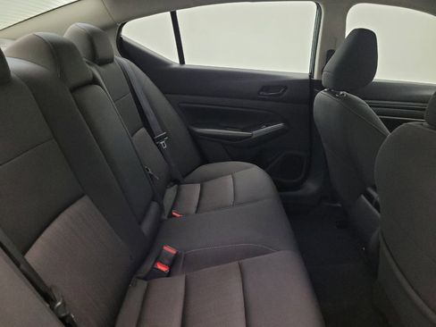 Used 2024 Nissan Altima 2.5 SV image 19