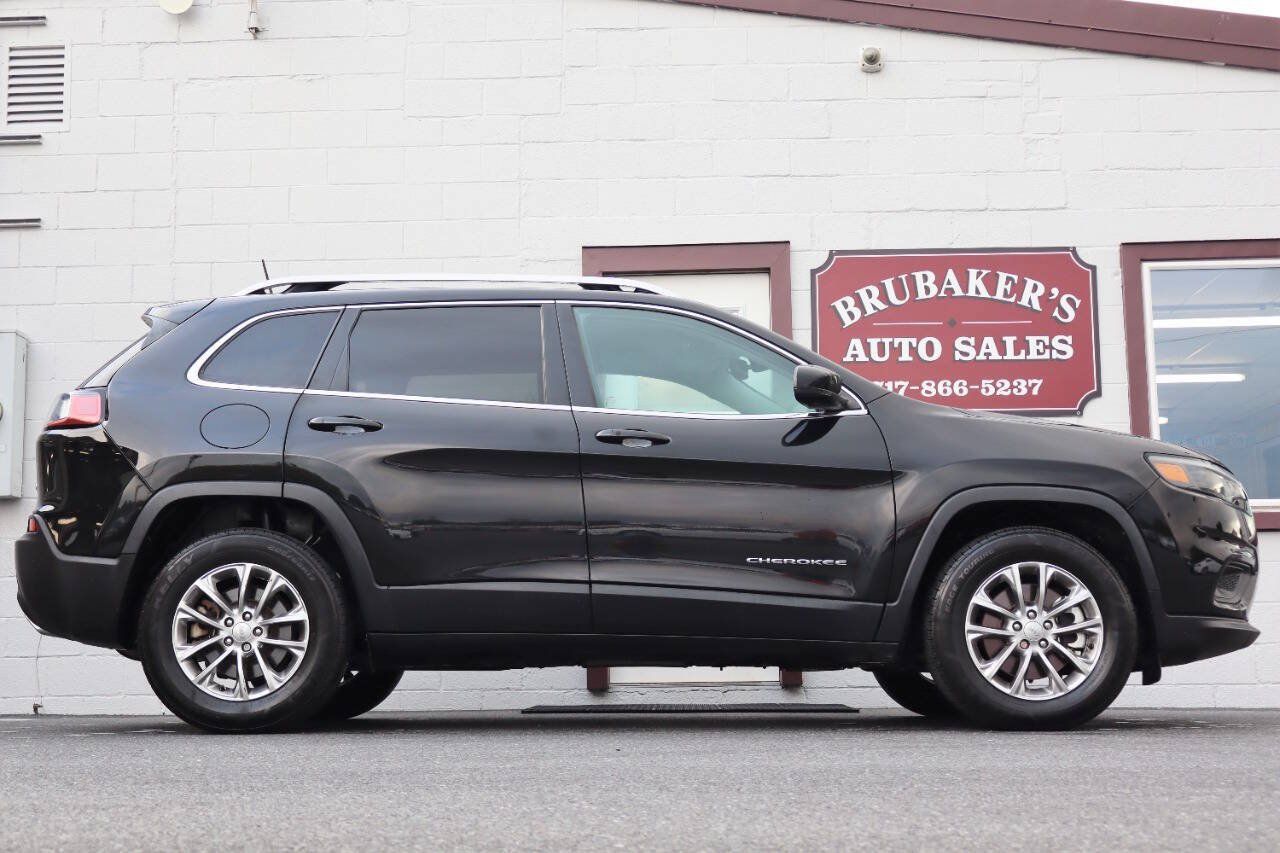 Used 2021 Jeep Cherokee Latitude Lux w/ Comfort/Convenience Group AWD/4WD image 1