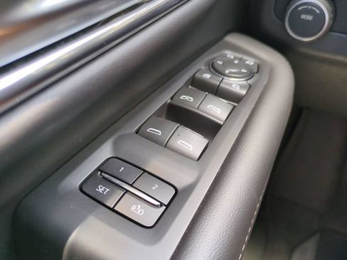 Used 2022 Chevrolet Suburban High Country AWD/4WD image 29