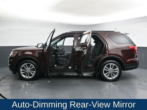 Used 2018 Ford Explorer XLT w/ Equipment Group 201A AWD/4WD image 32