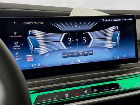 Used 2025 BMW 760i xDrive image 16