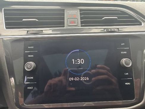 Used 2024 Volkswagen Tiguan SE w/ Panoramic Sunroof Package AWD/4WD image 26