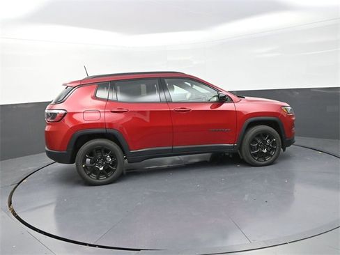 New 2026 Jeep Compass Latitude image 8