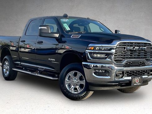 Used 2026 RAM 2500 Big Horn AWD/4WD image 2