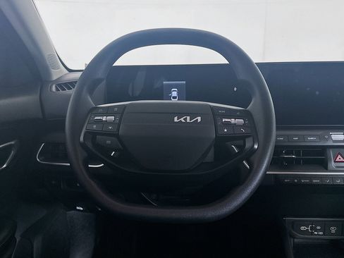Used 2025 Kia K4 LXS image 18
