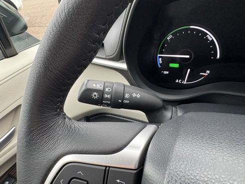 Certified 2023 Toyota Sienna XLE image 32