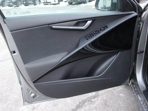 Used 2023 Kia Niro EX image 13