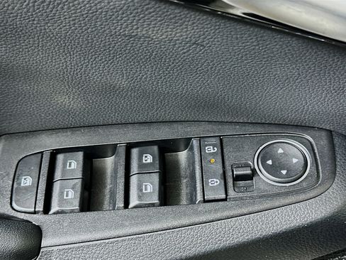 Used 2025 Kia Seltos S image 15