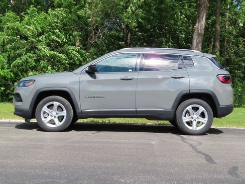 Used 2023 Jeep Compass Latitude AWD/4WD image 6
