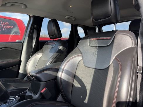 Used 2020 Jeep Cherokee Trailhawk w/ Cold Weather Group image 11