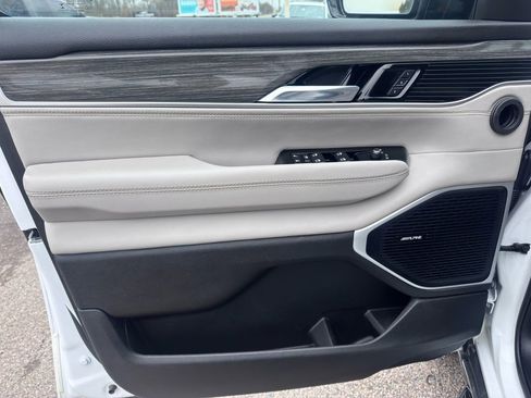 Used 2022 Jeep Wagoneer Series II w/ Flexible Seating Group image 9