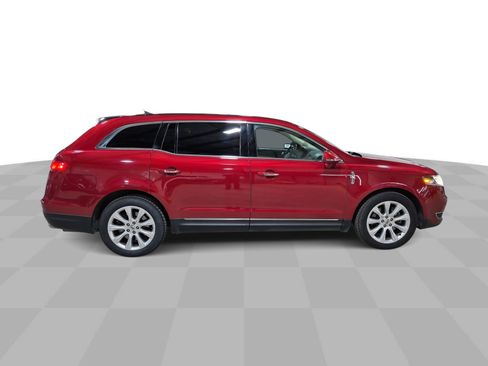 Used 2018 Lincoln MKT AWD image 10