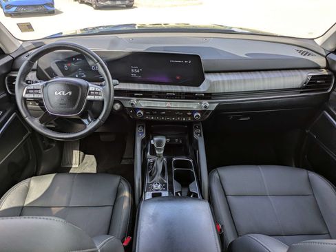 Used 2025 Kia Telluride EX w/ EX Captain's Chair Package AWD/4WD image 17