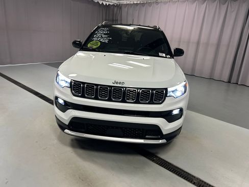 Used 2025 Jeep Compass Limited w/ Elite Group AWD/4WD image 2