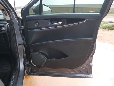 Used 2022 Lincoln Nautilus Reserve w/ Equipment Group 201A image 13