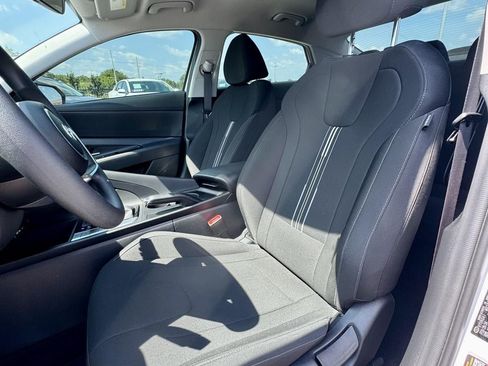 Used 2024 Hyundai Elantra SEL FWD image 16
