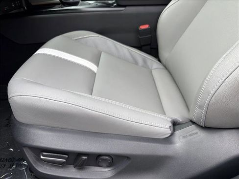 Used 2026 Toyota Camry SE w/ Convenience Package FWD image 12