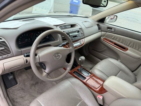 Used 2004 Toyota Camry XLE image 12