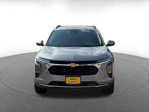 Used 2025 Chevrolet Trax LT w/ LT Convenience Package FWD image 4