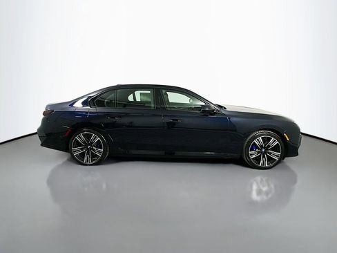Used 2025 BMW i7 eDrive50 w/ Executive Package image 4