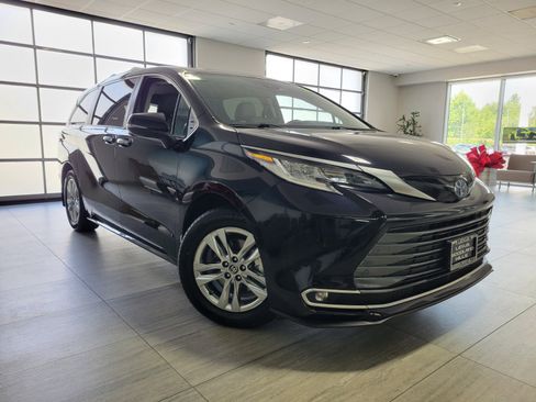 Used 2021 Toyota Sienna Limited FWD image 6