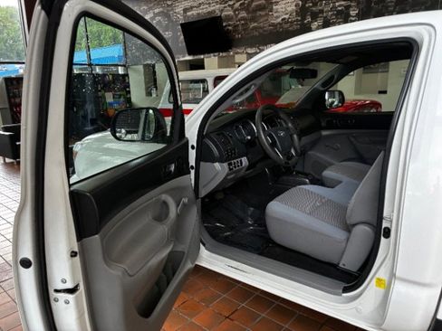 Used 2014 Toyota Tacoma 2WD Regular Cab image 13