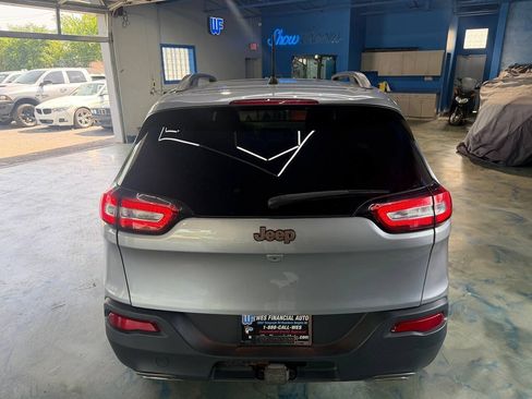 Used 2016 Jeep Cherokee Latitude FWD image 6