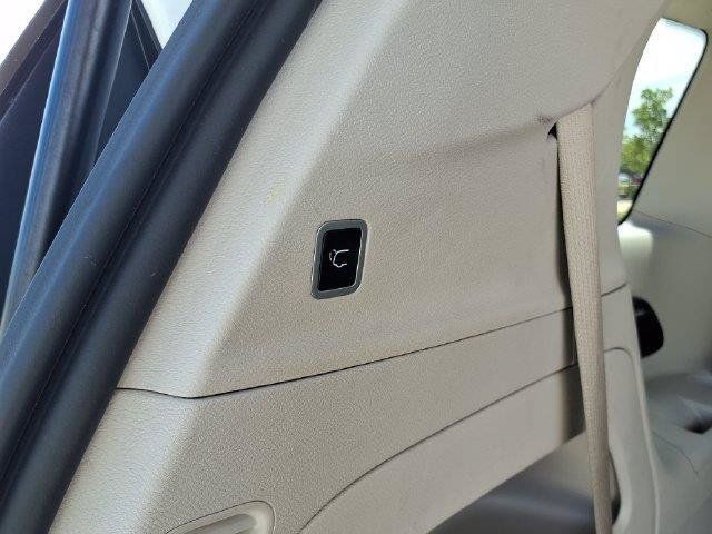 Used 2024 Chrysler Pacifica Touring-L FWD image 16