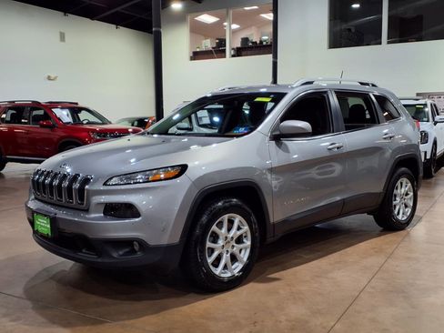 Certified 2016 Jeep Cherokee Latitude w/ Cold Weather Group image 3