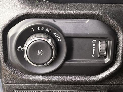 Certified 2025 Jeep Wrangler Sport AWD/4WD image 28