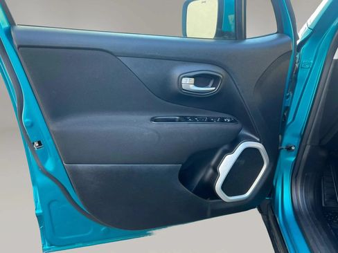 Used 2020 Jeep Renegade Latitude w/ Cold Weather Group AWD/4WD image 11