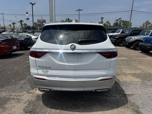 Used 2022 Buick Enclave Essence w/ Experience Buick Package FWD image 3