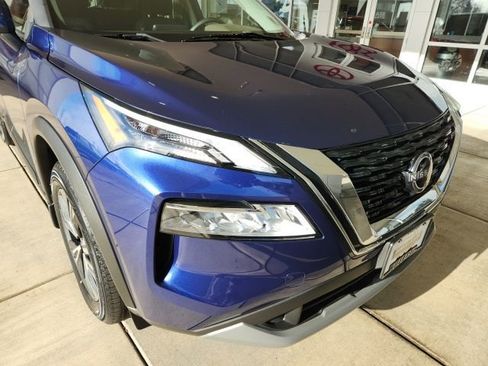 Used 2023 Nissan Rogue SV image 8