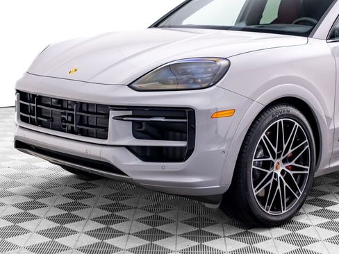New 2026 Porsche Cayenne GTS AWD/4WD image 41