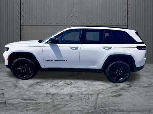 Used 2023 Jeep Grand Cherokee Altitude AWD/4WD image 6