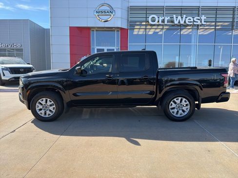 Used 2024 Nissan Frontier SV w/ SV Convenience Package image 2