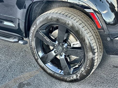 Used 2026 Land Rover Defender 130 X-Dynamic SE image 11