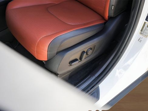 Used 2023 Kia Carnival SX Prestige image 8