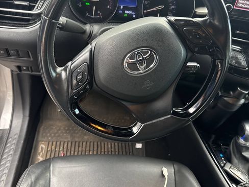 Used 2019 Toyota C-HR Limited FWD image 10