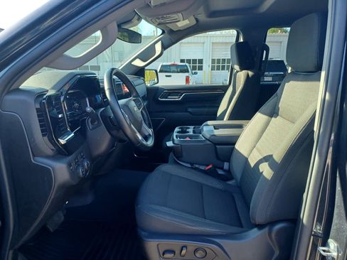 Used 2023 Chevrolet Silverado 1500 LT AWD/4WD image 7
